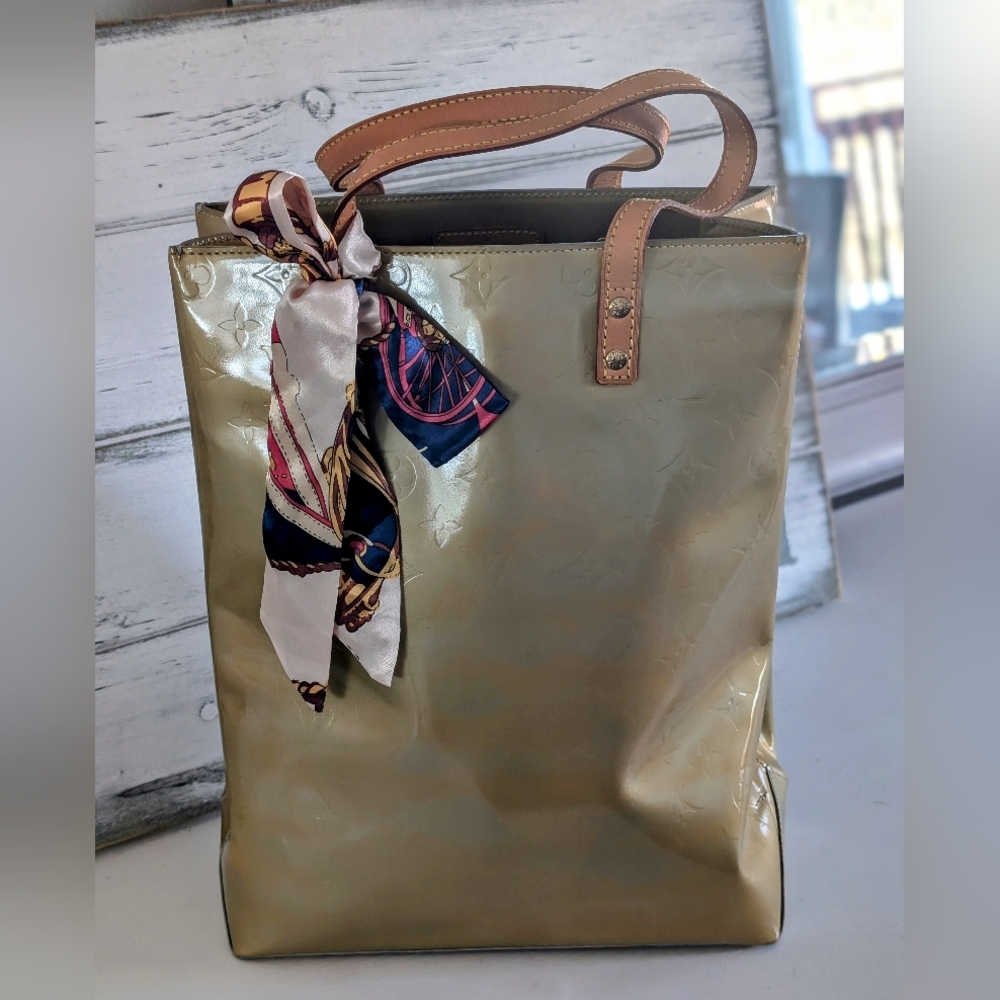 Louis Vuitton Vernis Reade